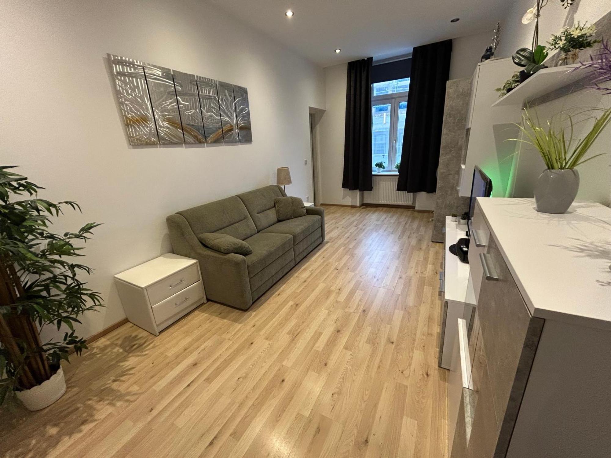 Schoene, Helle In Stadtnaehe * Wien
